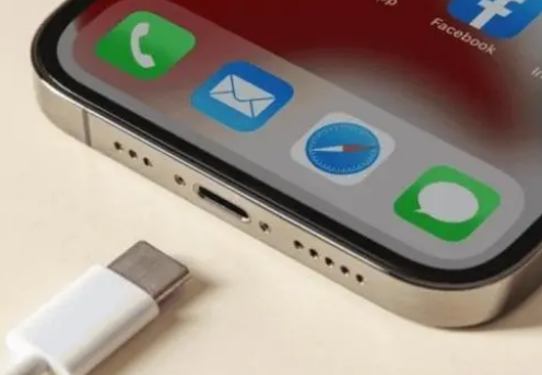 万荣苹果15维修分享iPhone15改USB-C接口后能和安卓用户互借充电器吗 